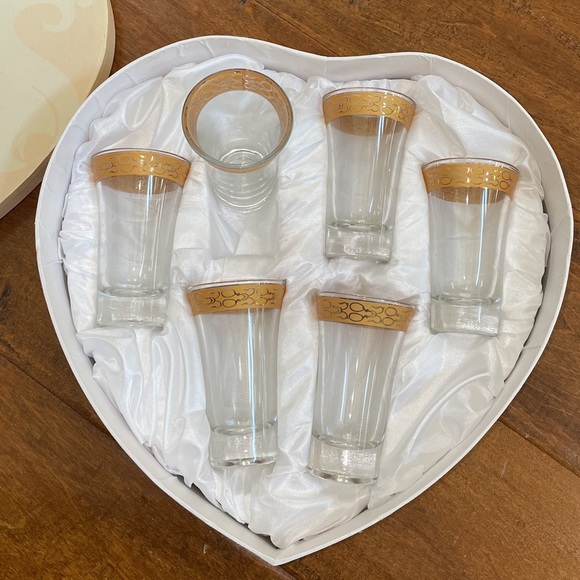 New in Heart Box D’Moda Italy Design Set of 6 Glasses - Picture 6 of 8